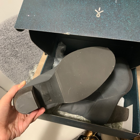 Ugg Australia Wool Lined Chelsea Boot - Picture 4 of 6